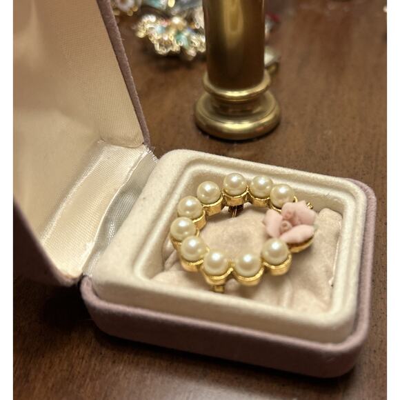 Vintage Gold-Tone Faux Pearl and Pink Rose Brooch Pin - Picture 3 of 4